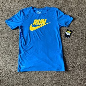 Brand New Nike Run Tee Size Women’s Medium/ Men’s Small